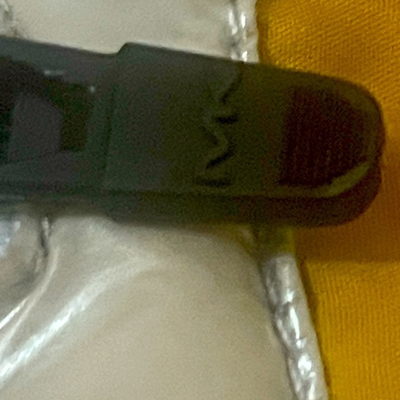 MICHAEL KORS (MEN’S WINTER PUFFER JACKET) *YELLOW* (AUTHENTIC) (LIKE-NEW) - Picture 3 of 5